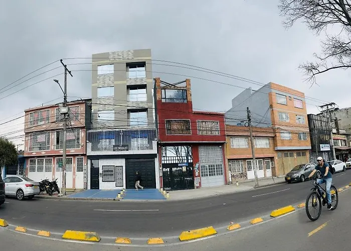Aparta Hotel Los Nogales , Cerca Al Aeropuerto